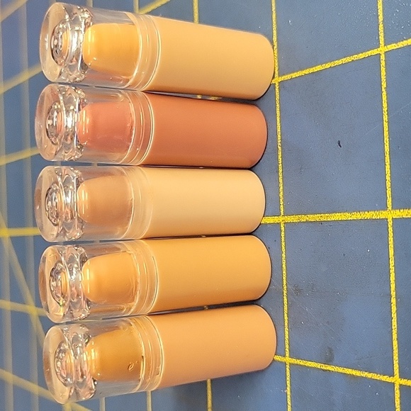 Set of 5 Lip Balm 1.5" Sticks in Assorted Natural Nude Colors New - Picture 2 of 2